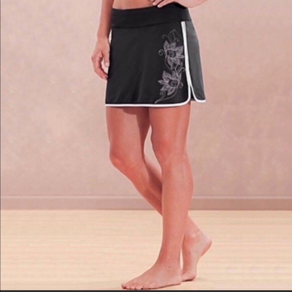 Athleta Pants - ATHLETA Scroll Skort black and white  4